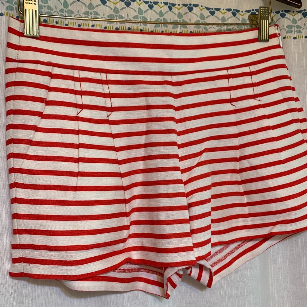 High waisted pleated shorts